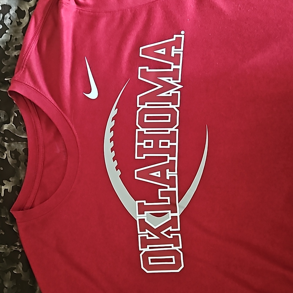 Oklahoma Football Tshirt Size L